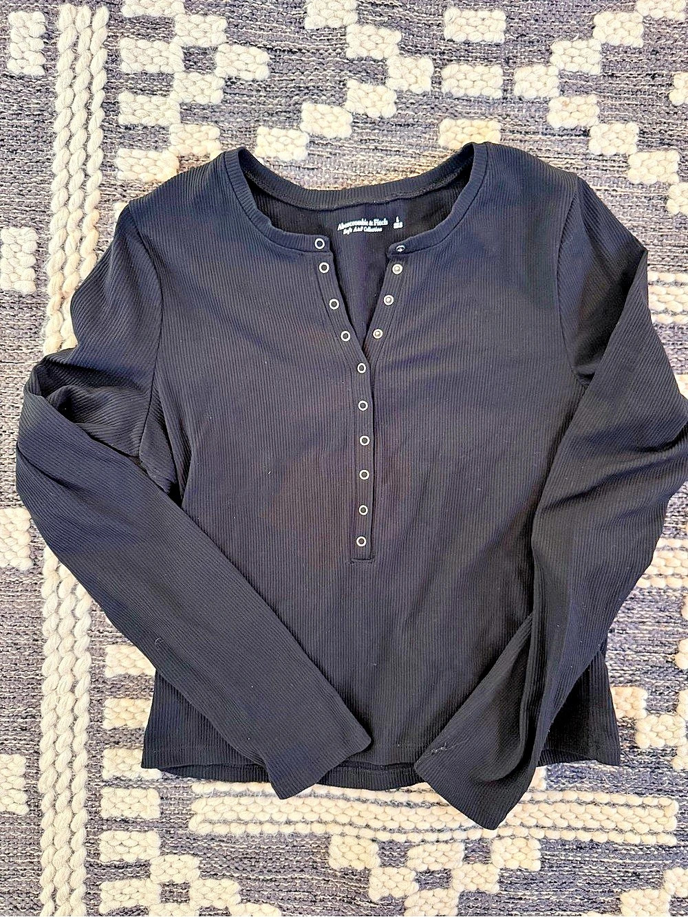 Abercrombie & Fitch Long-Sleeve Rib Henley in Black Large